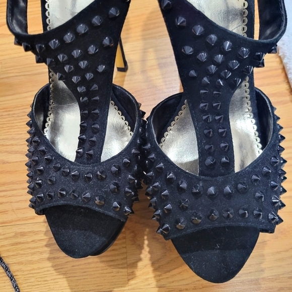 Heels - Picture 6 of 7